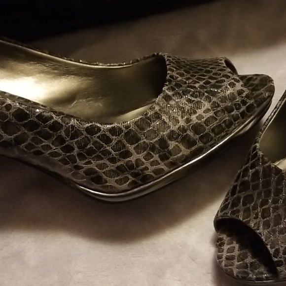 Moda Snake Skin Peep Toe Heel - Picture 3 of 4